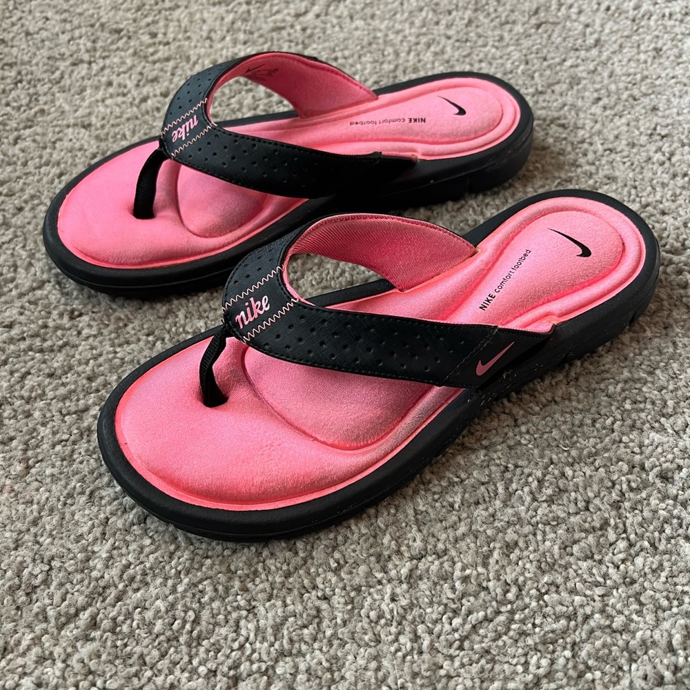 Nike comfort footbed pink and black thong sandals women’s size 7